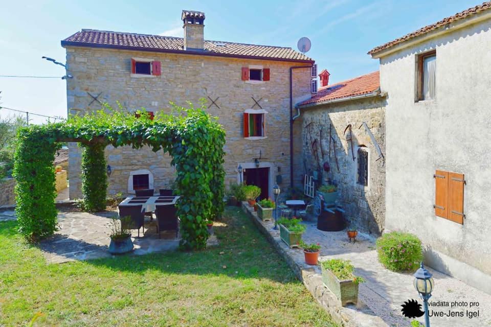 Al Merlo Olivo, Rural Istrian House บูเย ภายนอก รูปภาพ