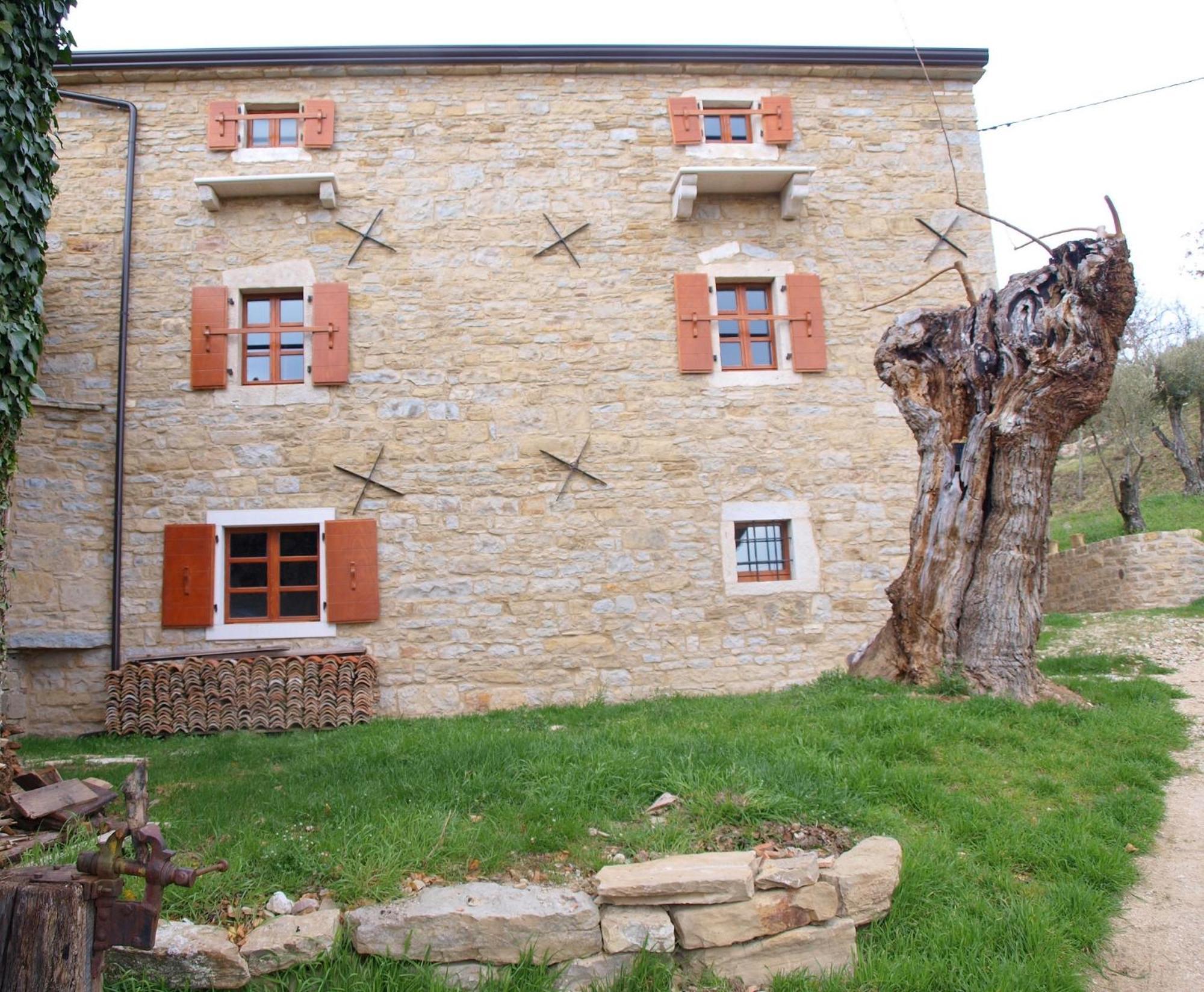 Al Merlo Olivo, Rural Istrian House บูเย ภายนอก รูปภาพ