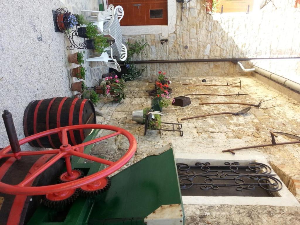 Al Merlo Olivo, Rural Istrian House บูเย ภายนอก รูปภาพ